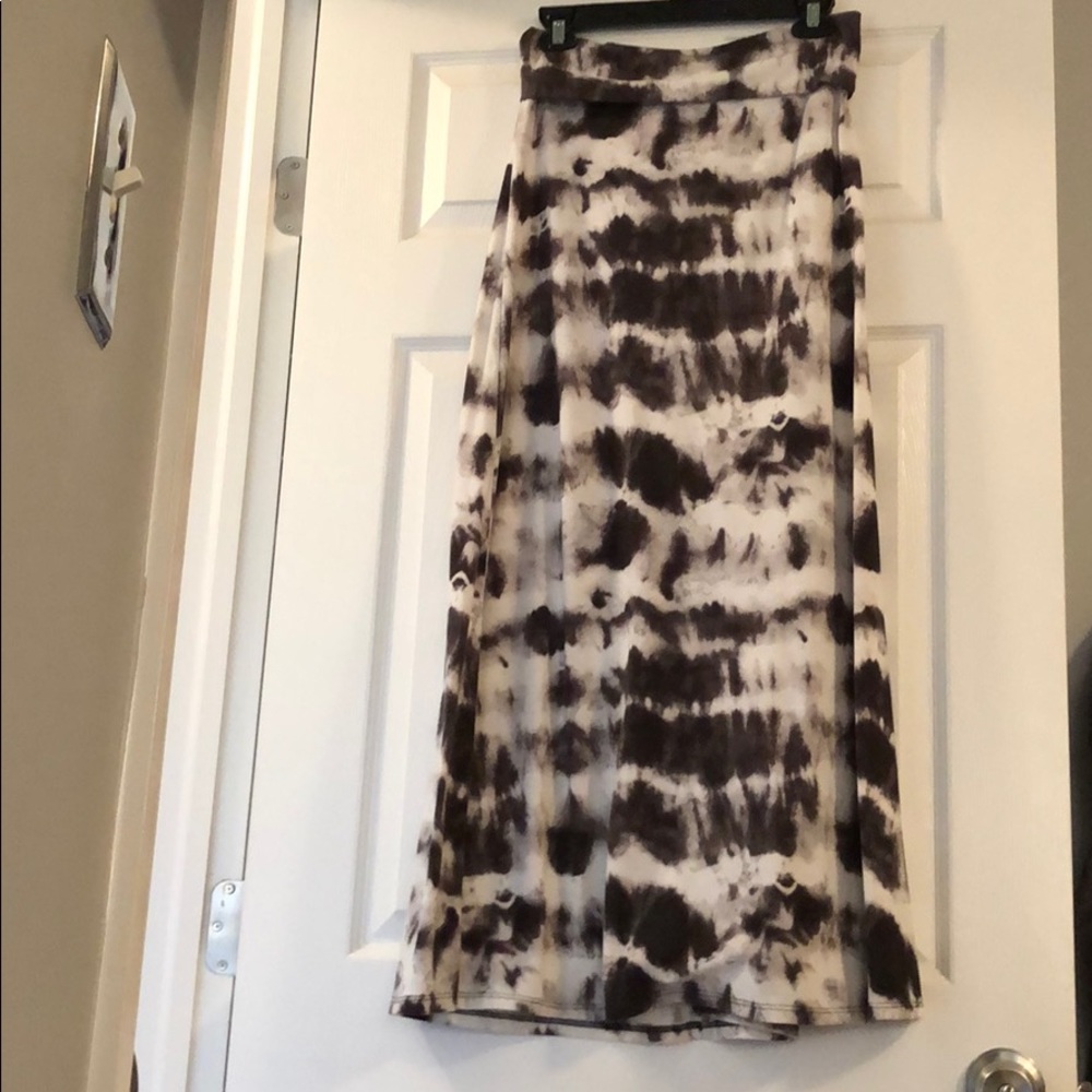 Black/white maxi skirt